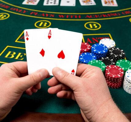 What are some everyday poker rules players should follow?